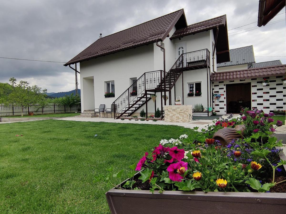 Vizuina Lupului Hotel Gura Humorului Bagian luar foto